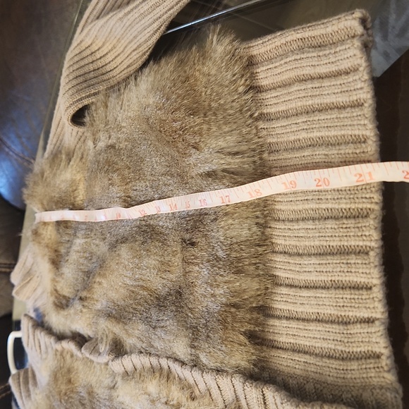 CLUB MONACO FUR CARDIGAN - Picture 9 of 9